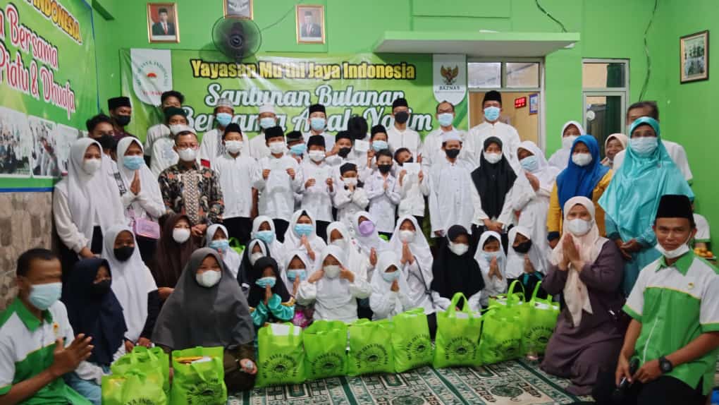 SANTUNAN BULANAN DI RIVIERA