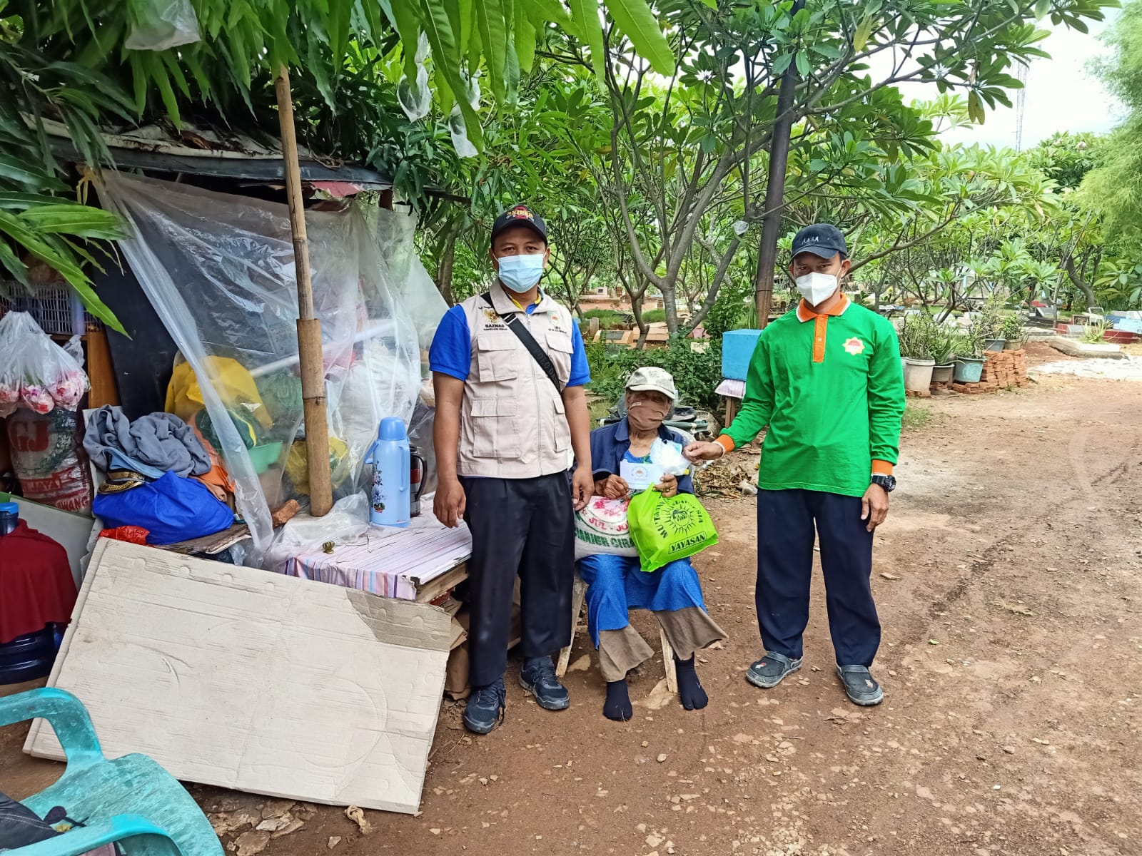 Santunan Untuk Dhuafa di Desa Karang Satria Tambun Utara